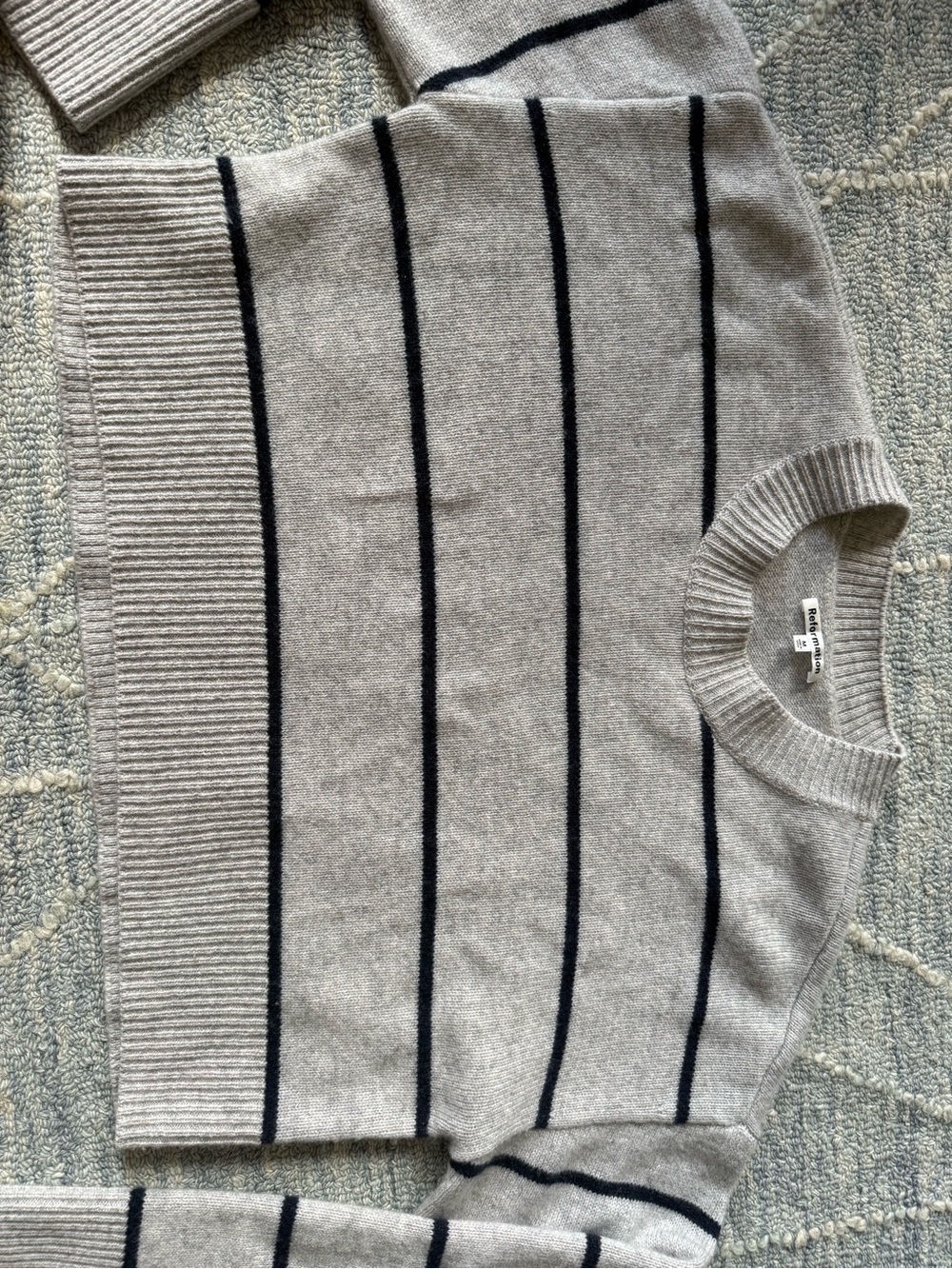 Reformation grey cashmere sweater M - Picture 3 of 6